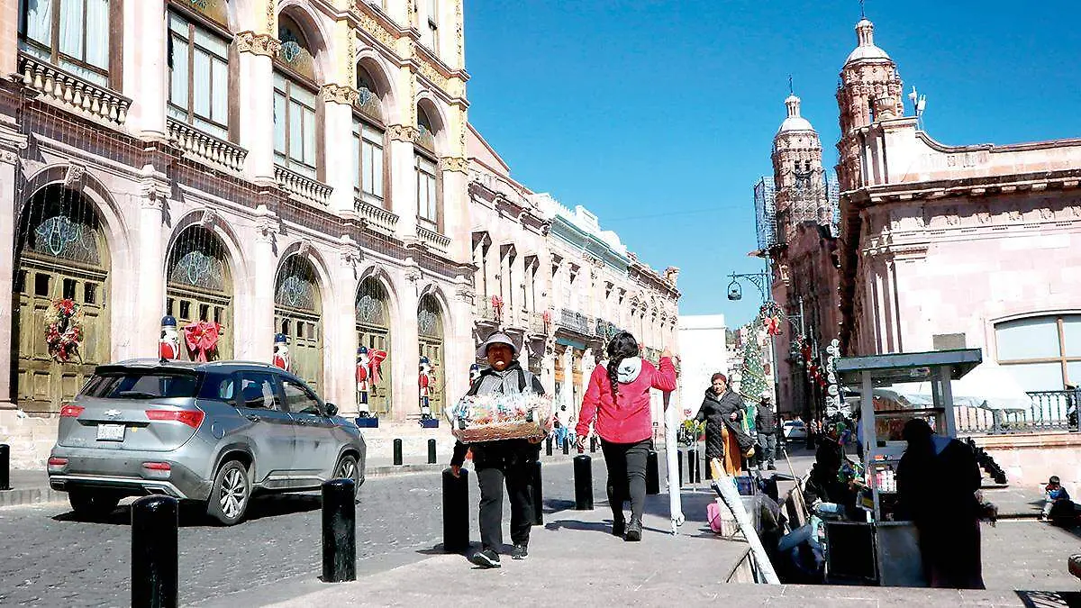 Personas en el centro de Zacatecas